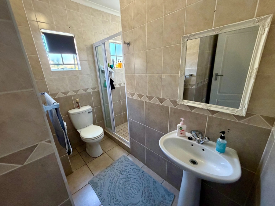 2 Bedroom Property for Sale in Rooihuiskraal North Gauteng