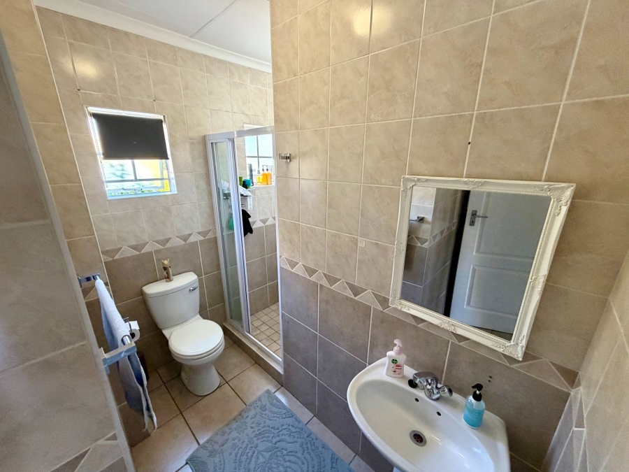 2 Bedroom Property for Sale in Rooihuiskraal North Gauteng