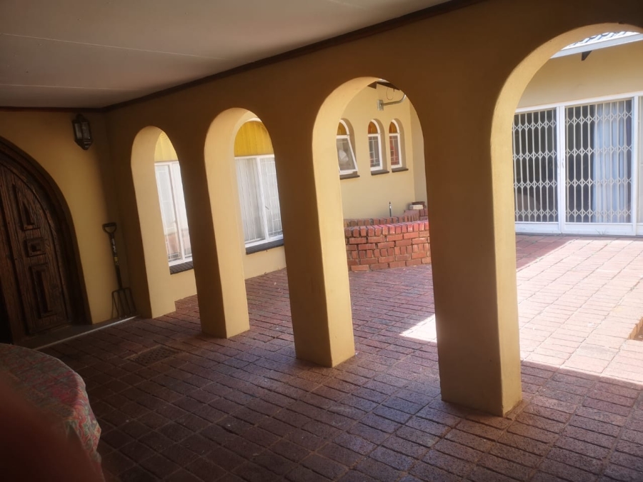 4 Bedroom Property for Sale in Die Wilgers Gauteng