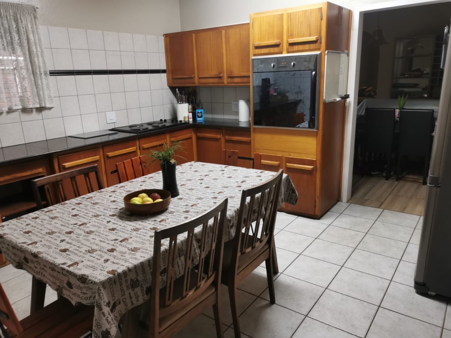 4 Bedroom Property for Sale in Die Wilgers Gauteng