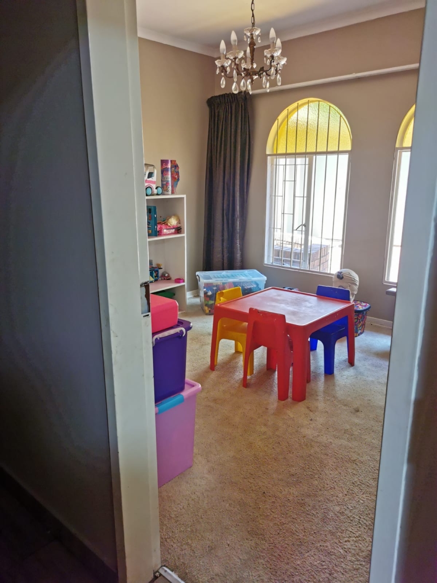 4 Bedroom Property for Sale in Die Wilgers Gauteng