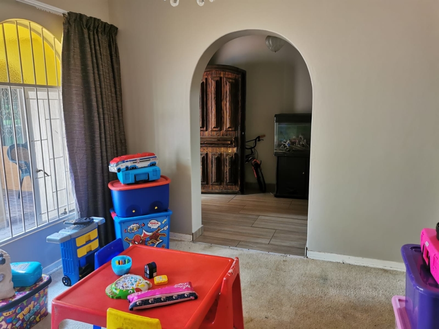 4 Bedroom Property for Sale in Die Wilgers Gauteng