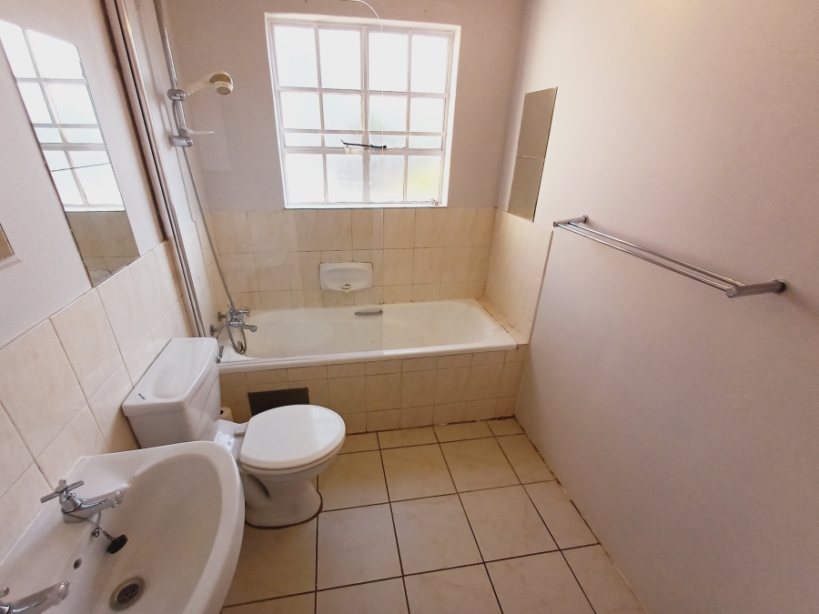 1 Bedroom Property for Sale in Erasmuskloof Gauteng