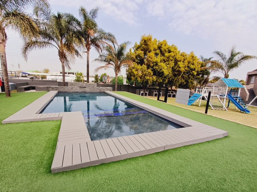 1 Bedroom Property for Sale in Erasmuskloof Gauteng