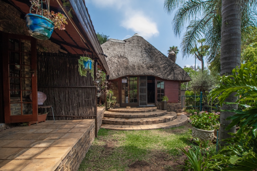 5 Bedroom Property for Sale in Faerie Glen Gauteng