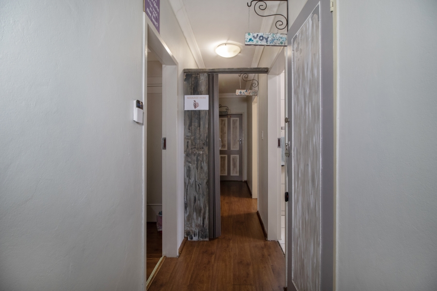 5 Bedroom Property for Sale in Faerie Glen Gauteng