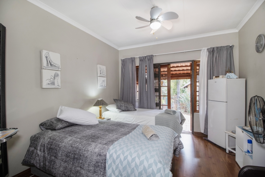 5 Bedroom Property for Sale in Faerie Glen Gauteng