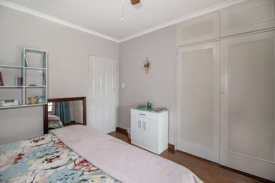 5 Bedroom Property for Sale in Faerie Glen Gauteng