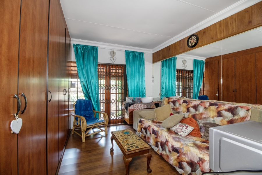 5 Bedroom Property for Sale in Faerie Glen Gauteng