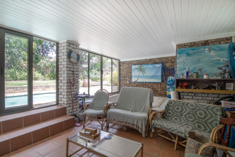 5 Bedroom Property for Sale in Faerie Glen Gauteng