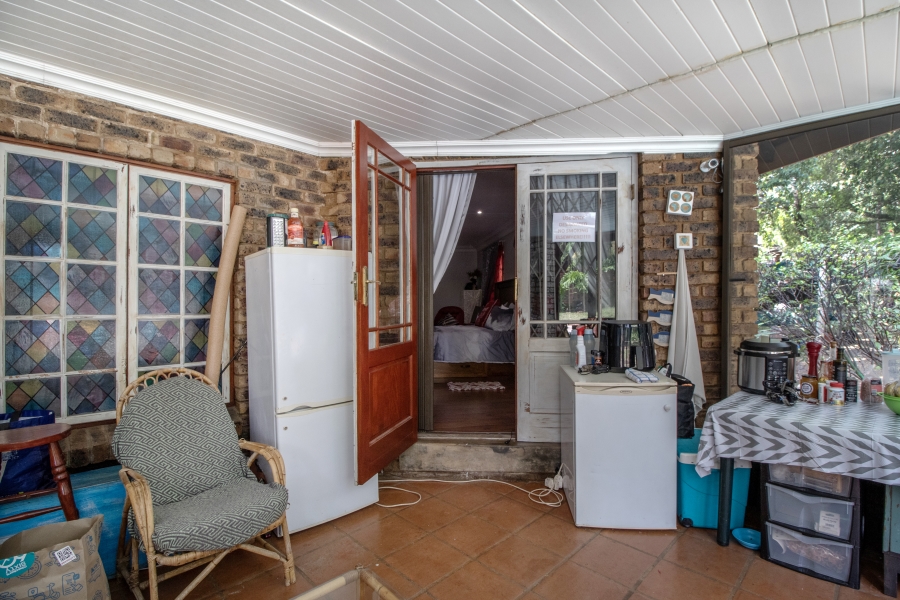 5 Bedroom Property for Sale in Faerie Glen Gauteng