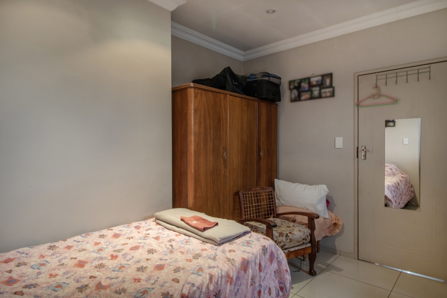 5 Bedroom Property for Sale in Faerie Glen Gauteng