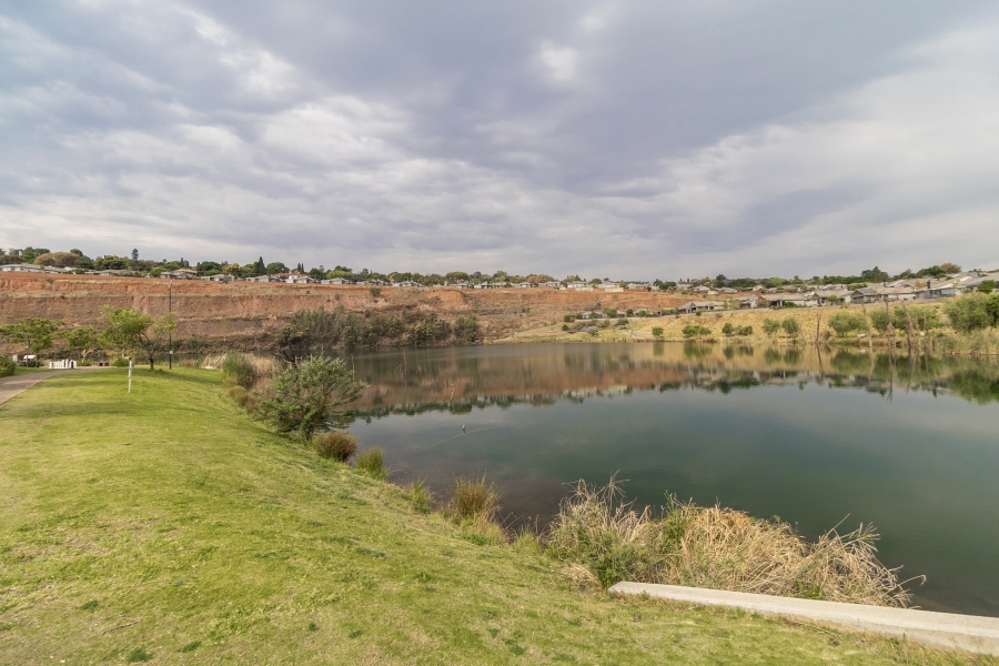 1 Bedroom Property for Sale in Waterkloof Ridge Gauteng