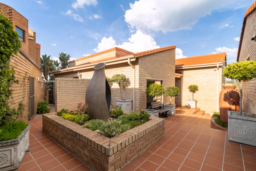 4 Bedroom Property for Sale in Helderkruin Gauteng
