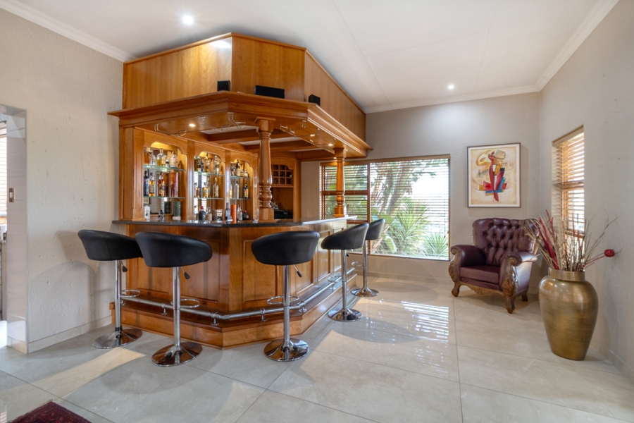 4 Bedroom Property for Sale in Helderkruin Gauteng