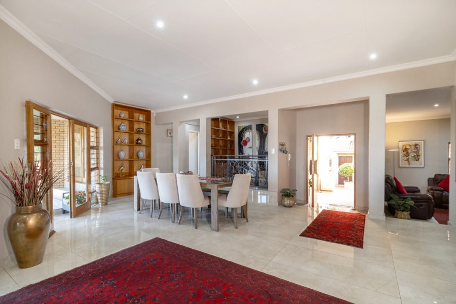 4 Bedroom Property for Sale in Helderkruin Gauteng