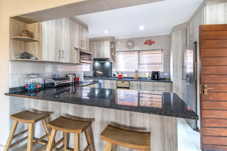 4 Bedroom Property for Sale in Helderkruin Gauteng