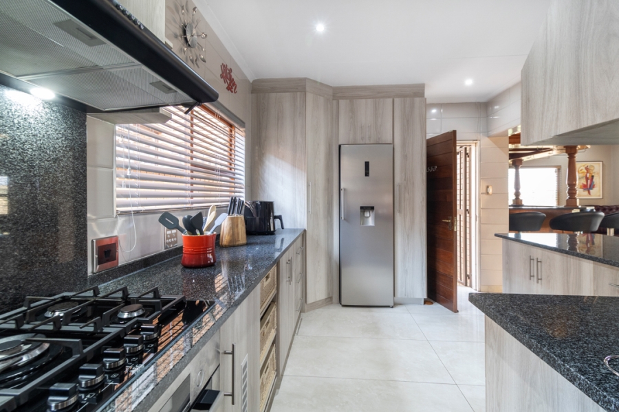 4 Bedroom Property for Sale in Helderkruin Gauteng