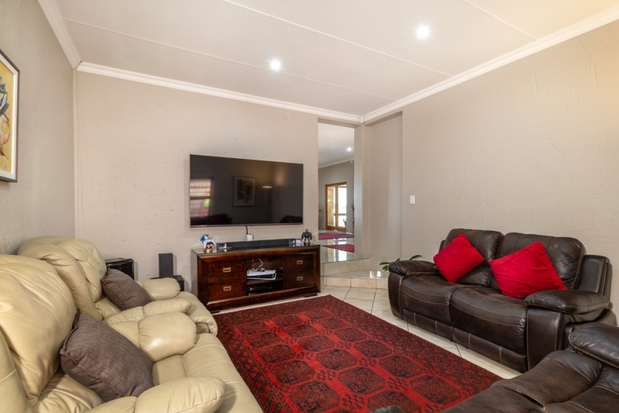 4 Bedroom Property for Sale in Helderkruin Gauteng