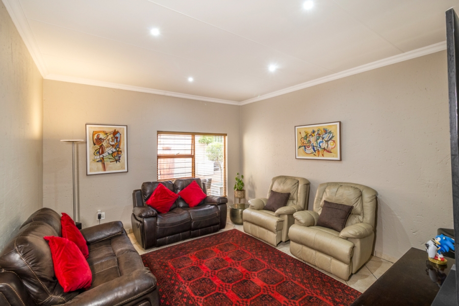 4 Bedroom Property for Sale in Helderkruin Gauteng