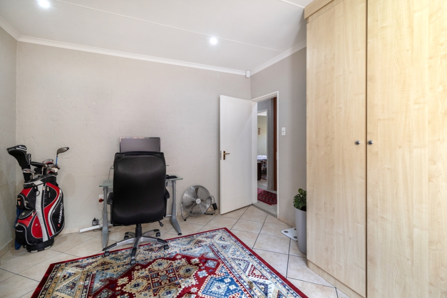 4 Bedroom Property for Sale in Helderkruin Gauteng