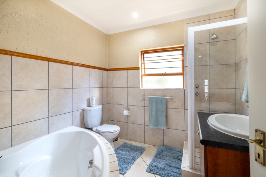 4 Bedroom Property for Sale in Helderkruin Gauteng