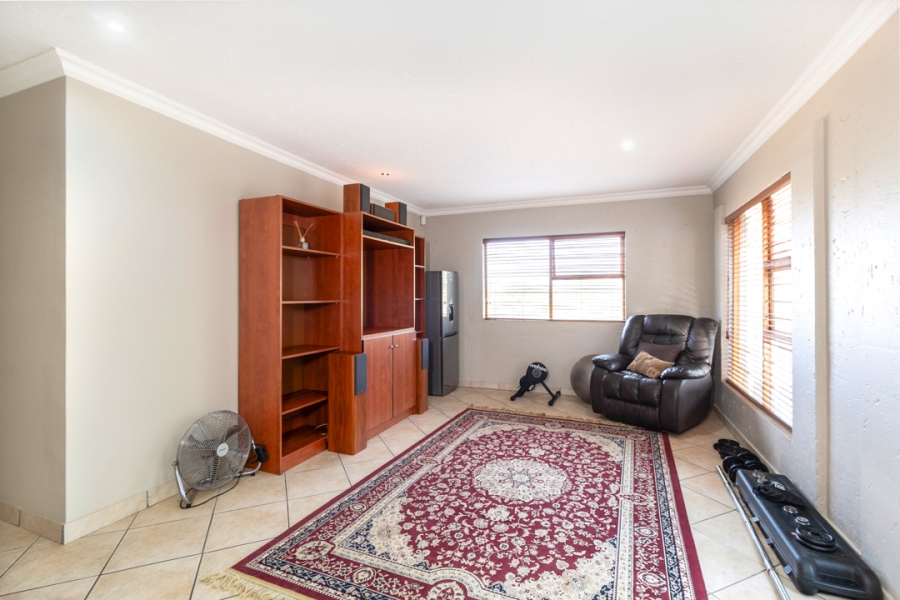 4 Bedroom Property for Sale in Helderkruin Gauteng