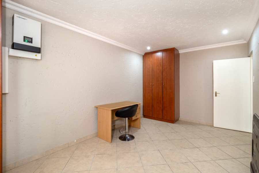 4 Bedroom Property for Sale in Helderkruin Gauteng