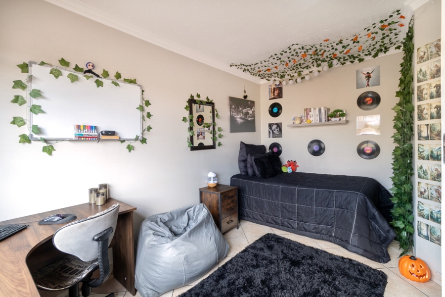 4 Bedroom Property for Sale in Helderkruin Gauteng