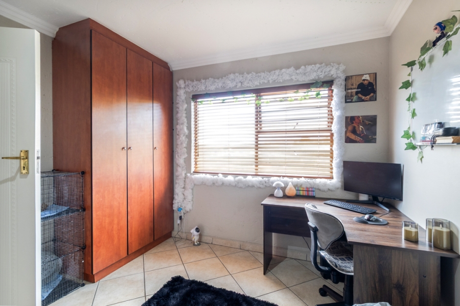 4 Bedroom Property for Sale in Helderkruin Gauteng