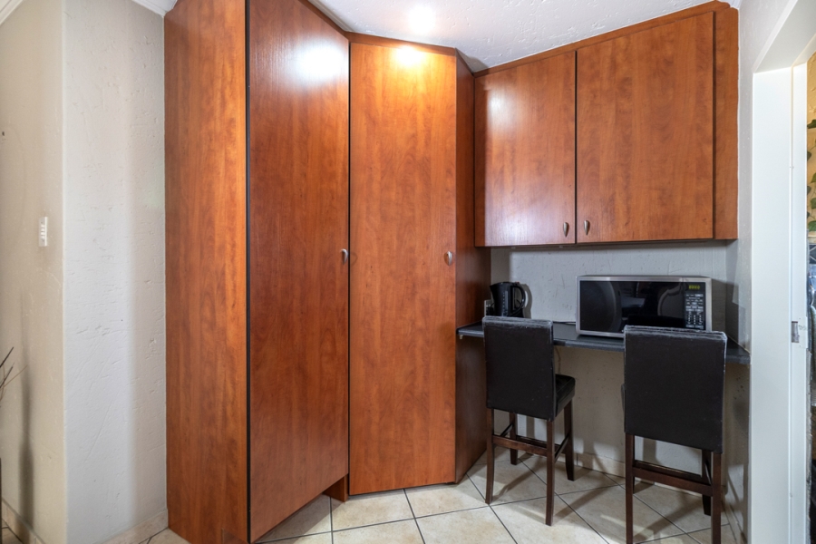 4 Bedroom Property for Sale in Helderkruin Gauteng