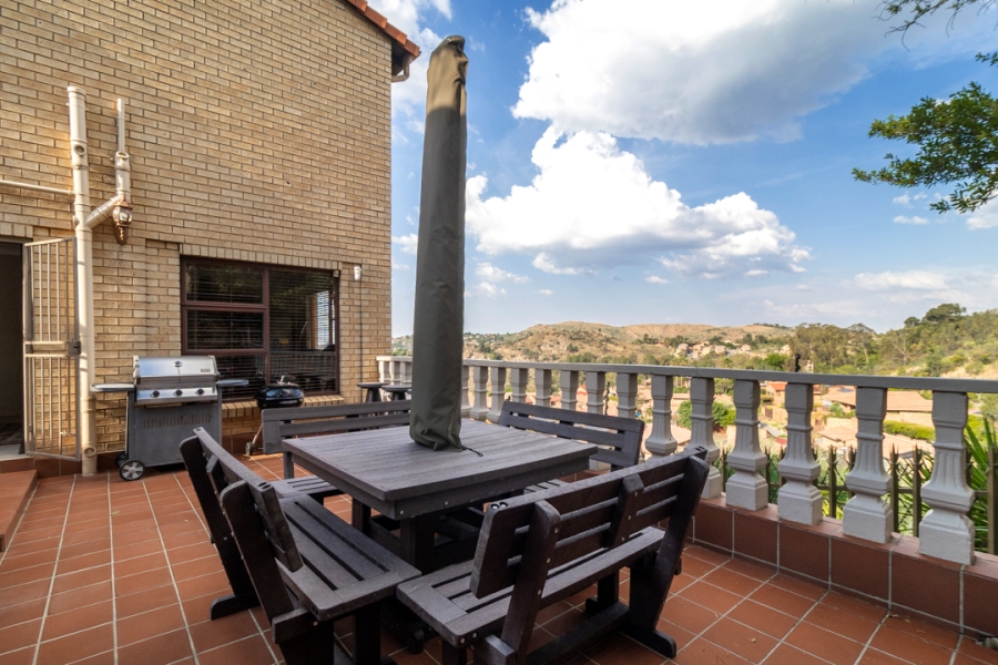 4 Bedroom Property for Sale in Helderkruin Gauteng