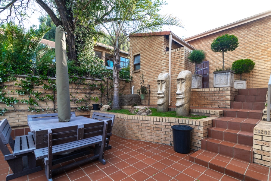 4 Bedroom Property for Sale in Helderkruin Gauteng