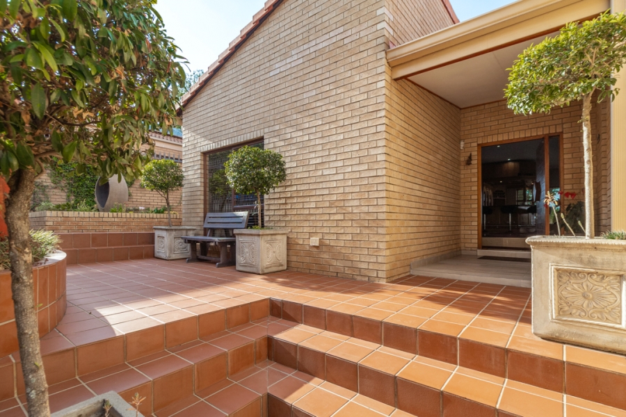 4 Bedroom Property for Sale in Helderkruin Gauteng