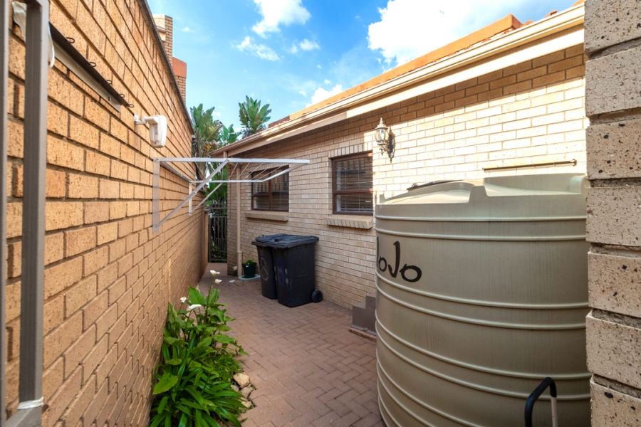 4 Bedroom Property for Sale in Helderkruin Gauteng