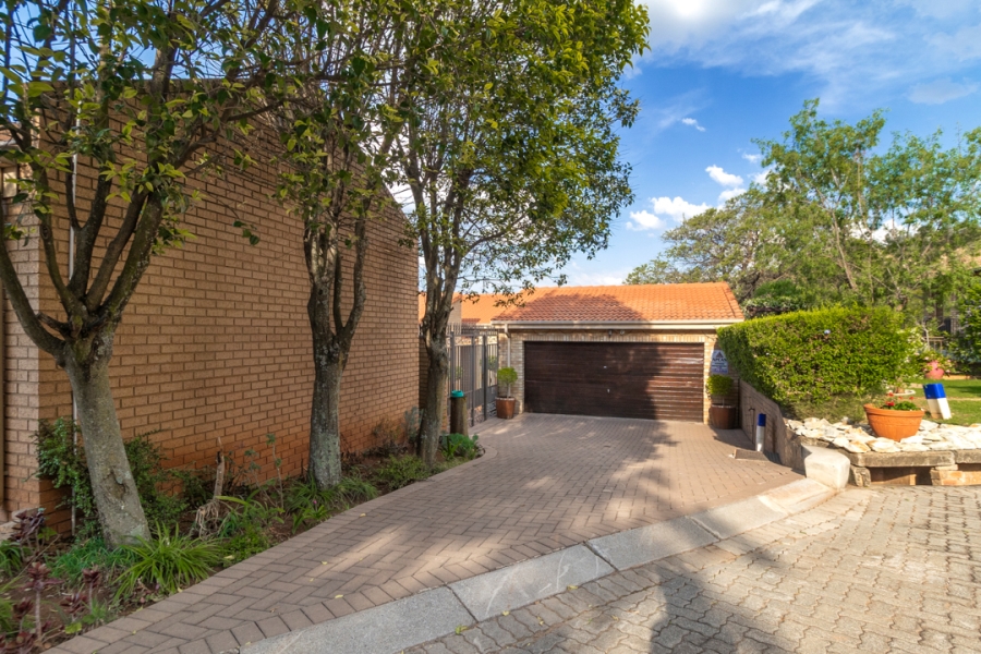 4 Bedroom Property for Sale in Helderkruin Gauteng