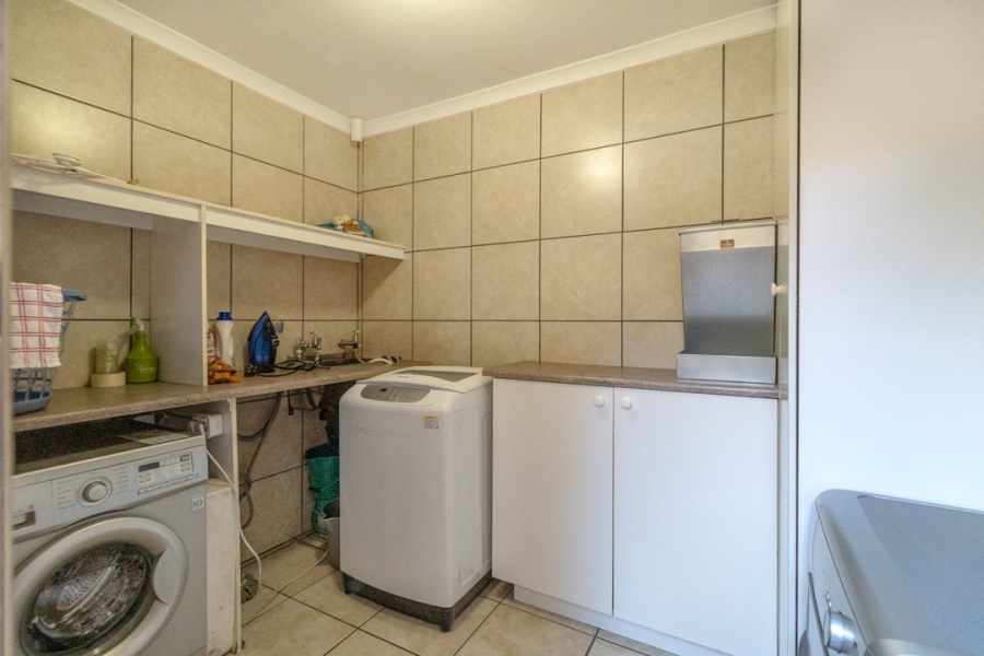 4 Bedroom Property for Sale in Helderkruin Gauteng
