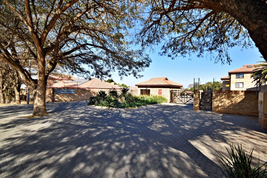 2 Bedroom Property for Sale in Honeydew Gauteng