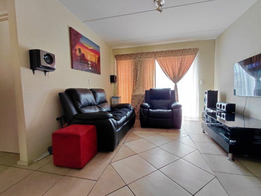 2 Bedroom Property for Sale in Klippoortje Gauteng