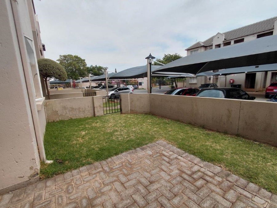 2 Bedroom Property for Sale in Klippoortje Gauteng