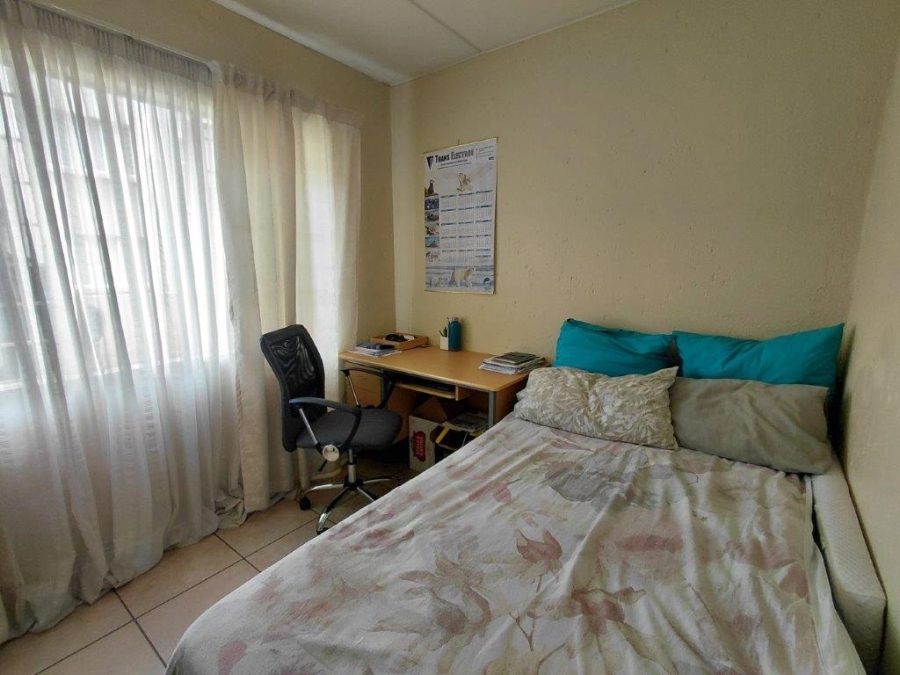 2 Bedroom Property for Sale in Klippoortje Gauteng
