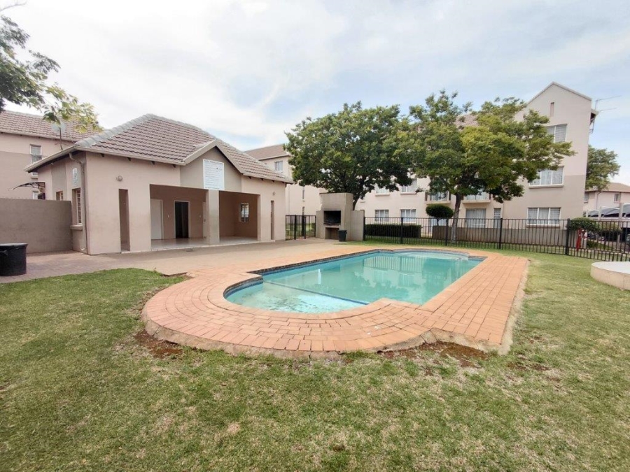 2 Bedroom Property for Sale in Klippoortje Gauteng