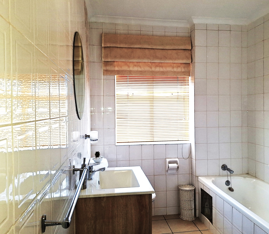 3 Bedroom Property for Sale in Discovery Gauteng