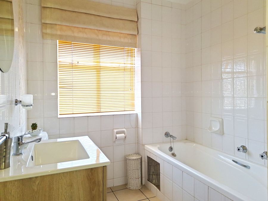 3 Bedroom Property for Sale in Discovery Gauteng