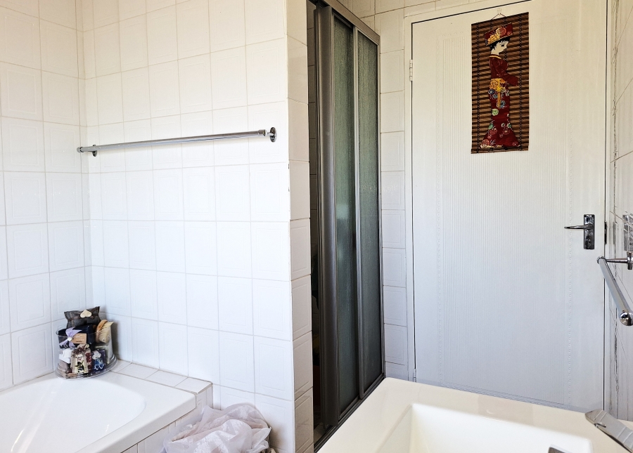 3 Bedroom Property for Sale in Discovery Gauteng