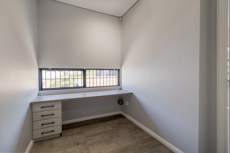 To Let 3 Bedroom Property for Rent in Ashlea Gardens Gauteng