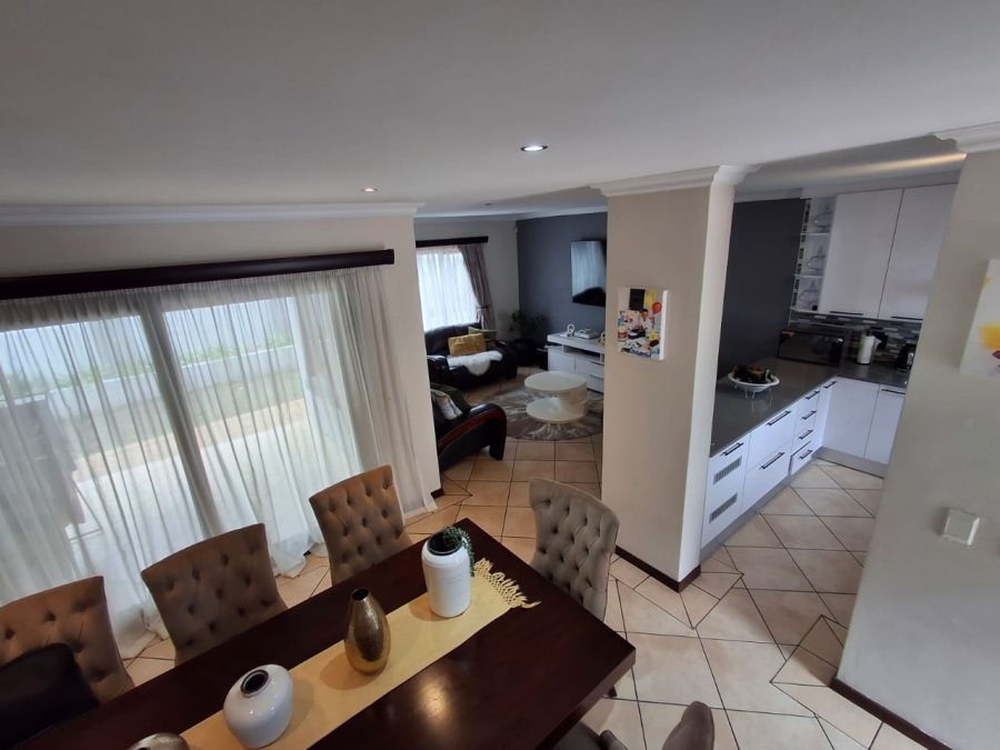 3 Bedroom Property for Sale in Sonneveld Gauteng