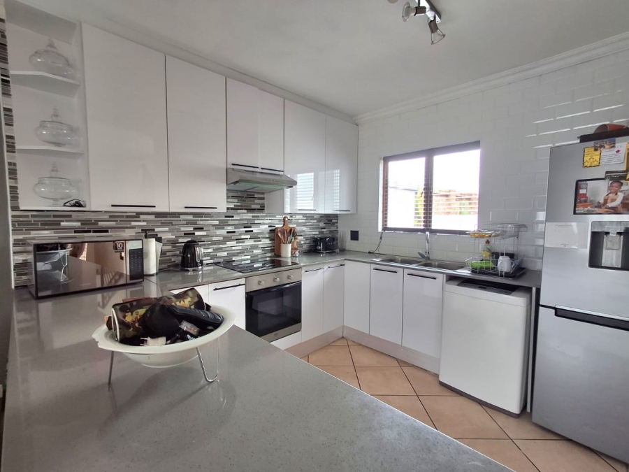 3 Bedroom Property for Sale in Sonneveld Gauteng