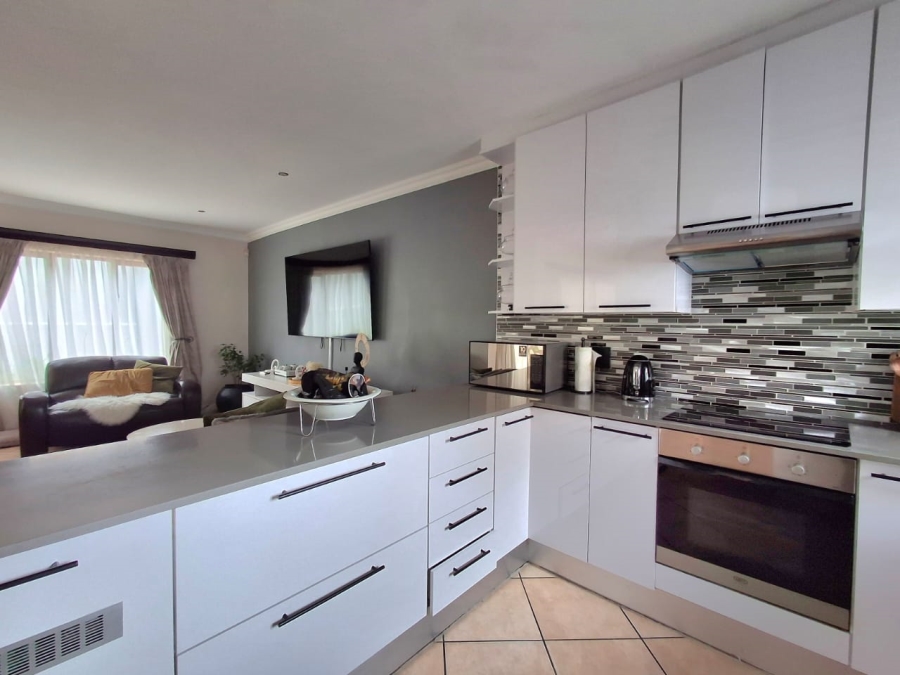 3 Bedroom Property for Sale in Sonneveld Gauteng