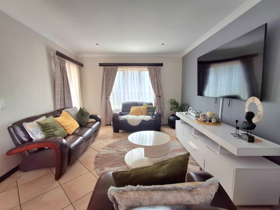 3 Bedroom Property for Sale in Sonneveld Gauteng